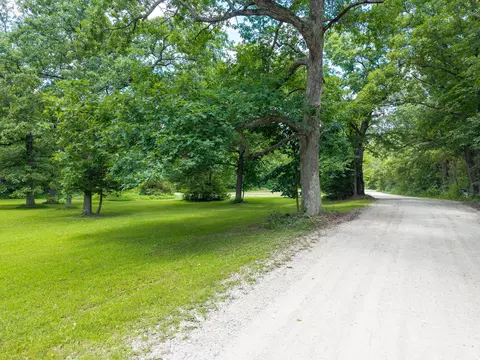 9801 Hartley Rd, Hallsville, MO 65255