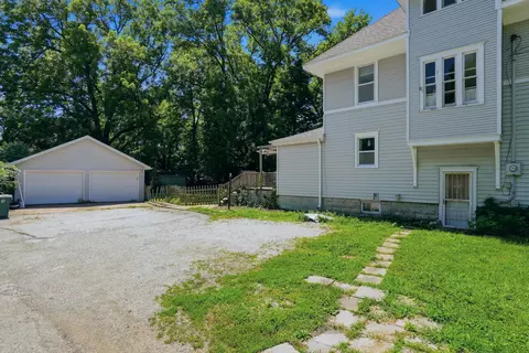 Exterior - 910 W Davis St, Fayette, MO 65248 photo 4 of 12
