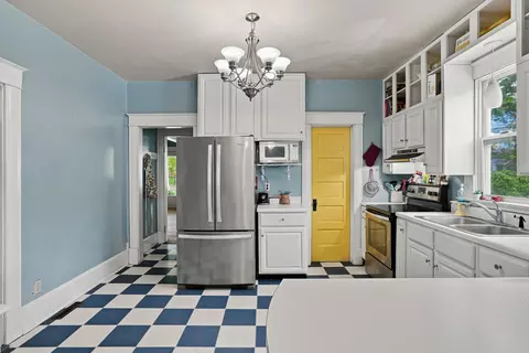 Kitchen - 910 W Davis St, Fayette, MO 65248 photo 3 of 5