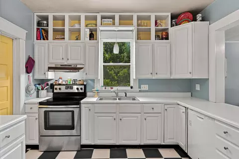 Kitchen - 910 W Davis St, Fayette, MO 65248 photo 4 of 5