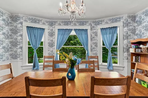 Dining - 910 W Davis St, Fayette, MO 65248 photo 3 of 5