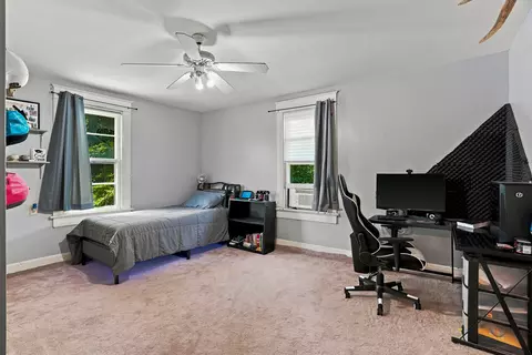 Bedroom - 910 W Davis St, Fayette, MO 65248 photo 5 of 7