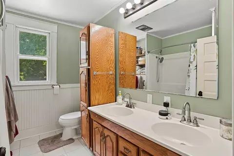 Bath - 910 W Davis St, Fayette, MO 65248 photo 2 of 2