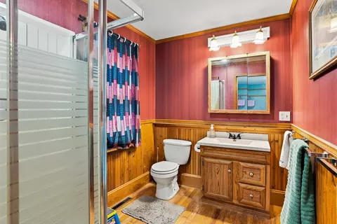 Bath - 910 W Davis St, Fayette, MO 65248 photo 1 of 2