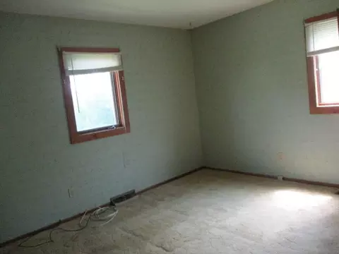 Bedroom - 1211 Falcon Dr, Mexico, MO 65265 photo 2 of 2