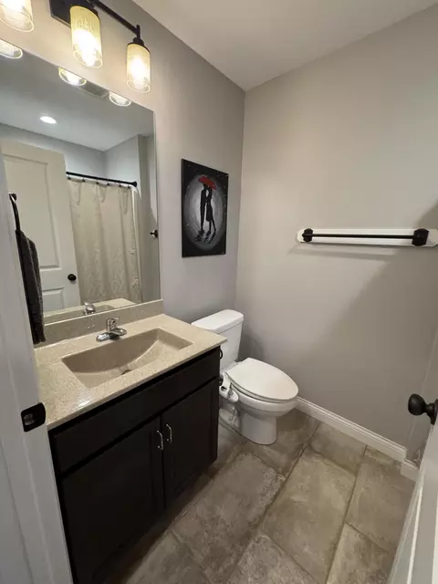 Bath - 4850 E Liberty Ln, Ashland, MO 65010 photo 3 of 4