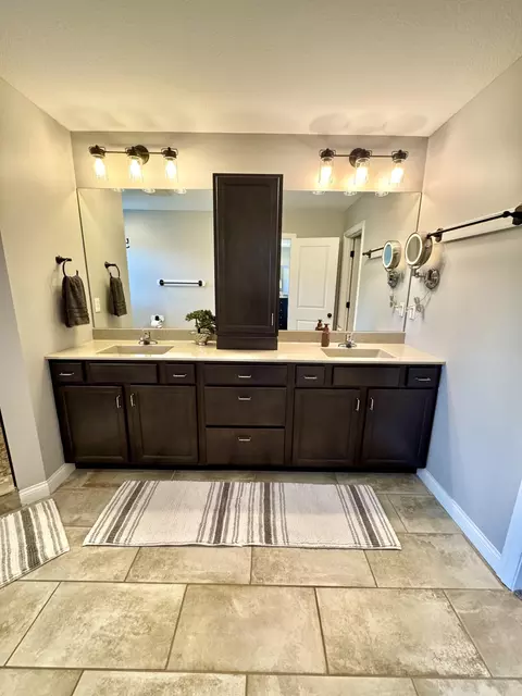 Bath - 4850 E Liberty Ln, Ashland, MO 65010 photo 2 of 4