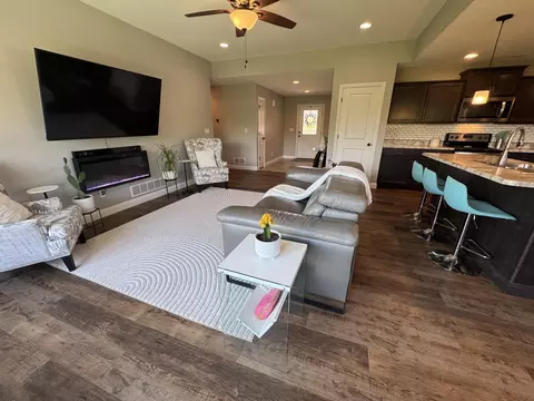 Living - 4850 E Liberty Ln, Ashland, MO 65010 photo 2 of 7