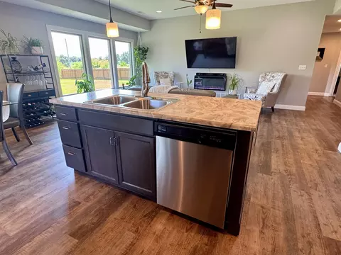 Kitchen - 4850 E Liberty Ln, Ashland, MO 65010 photo 6 of 6