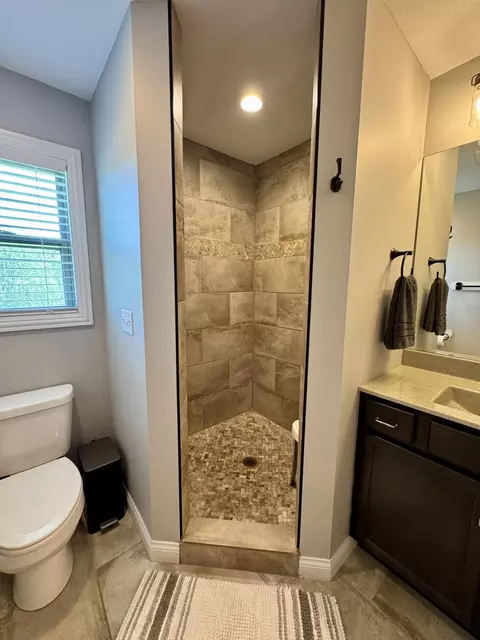 Bath - 4850 E Liberty Ln, Ashland, MO 65010 photo 4 of 4