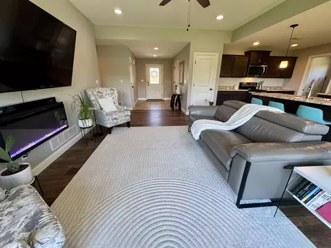 Living - 4850 E Liberty Ln, Ashland, MO 65010 photo 3 of 7