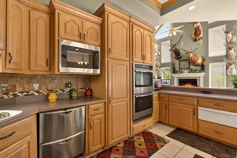 Kitchen - 2805 State Road Aa, Holts Summit, MO 65043 photo 4 of 6