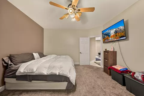 Bedroom - 2805 State Road Aa, Holts Summit, MO 65043 photo 6 of 10