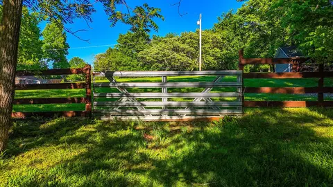2706 Oakland Gravel Rd, Columbia, MO 65202