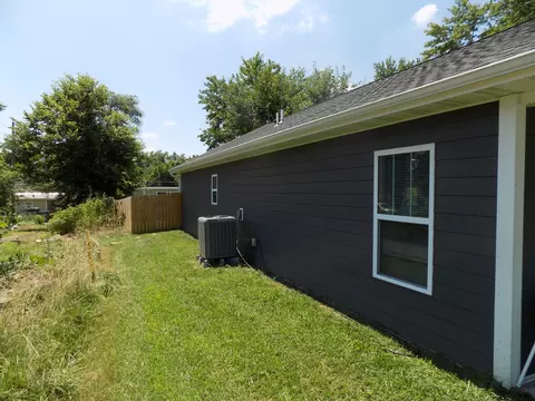 Exterior - 534 Barrow St, Moberly, MO 65270 photo 2 of 4