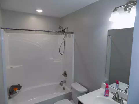 Bath - 534 Barrow St, Moberly, MO 65270 photo 1 of 4