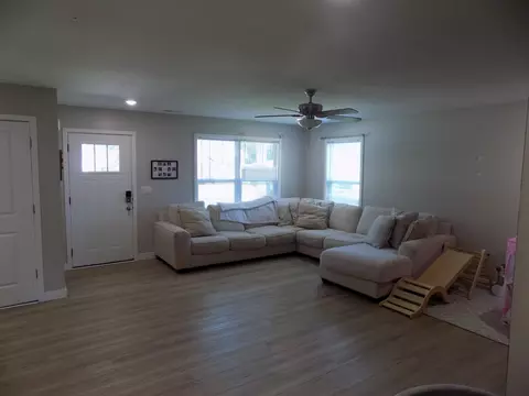 Living - 534 Barrow St, Moberly, MO 65270 photo 1 of 2