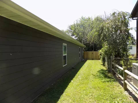 Exterior - 534 Barrow St, Moberly, MO 65270 photo 3 of 4