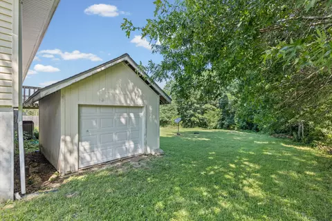 Exterior - 2709 Pine Dr, Columbia, MO 65202 photo 7 of 10