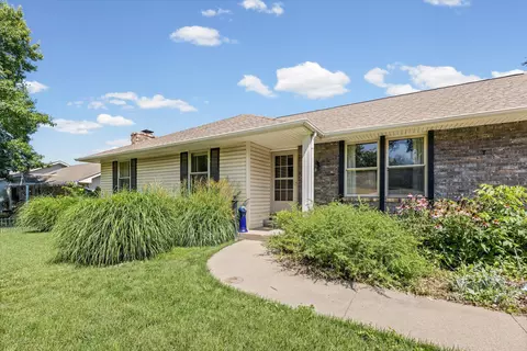 Exterior - 2709 Pine Dr, Columbia, MO 65202 photo 2 of 10