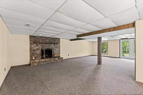 Living - 2709 Pine Dr, Columbia, MO 65202 photo 3 of 4