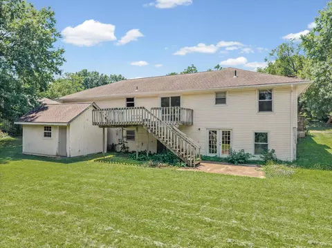 Exterior - 2709 Pine Dr, Columbia, MO 65202 photo 4 of 10