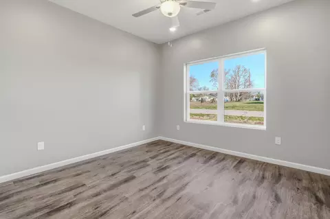 Bedroom - 1000 Henry St, Moberly, MO 65270 photo 1 of 2