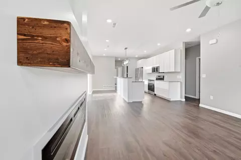 Entry Way - 1000 Henry St, Moberly, MO 65270 photo 2 of 4