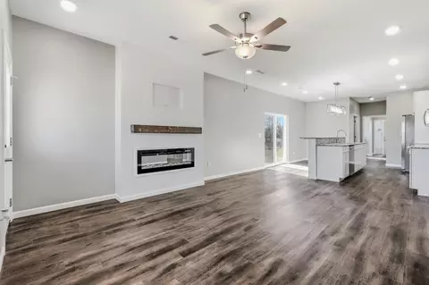 Living - 1000 Henry St, Moberly, MO 65270 photo 2 of 2