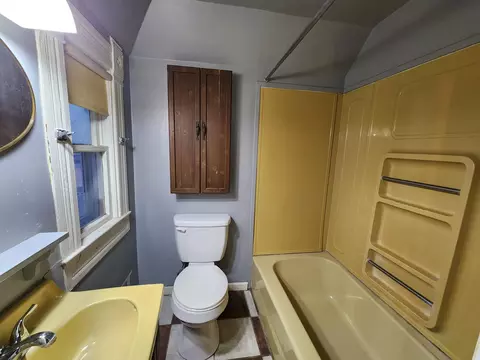 Bath - 123 E Cooper St, Tipton, MO 65081 photo 2 of 3