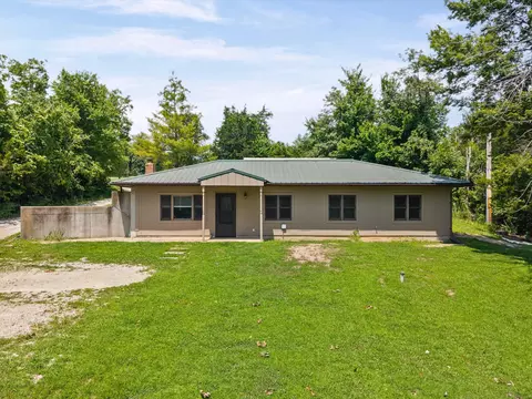 20400 N Mt Pleasant Rd, Hartsburg, MO 65039