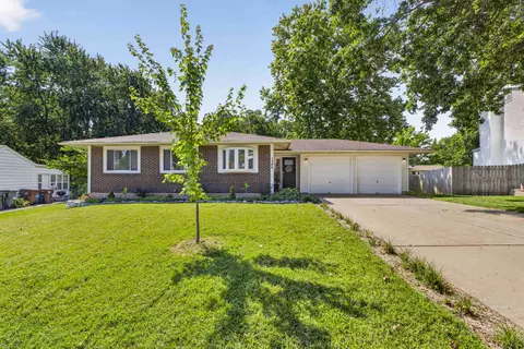 1346 Blue Ridge Dr, Saint Peters, MO 63376