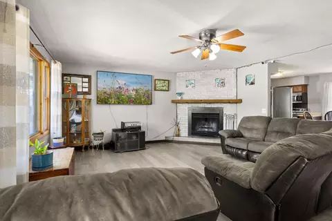 59 Oak Hill Rd, Eldon, MO 65026