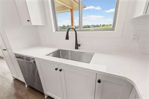 Kitchen - 5708 Kestrel Lp Lp, Columbia, MO 65202 photo 4 of 6