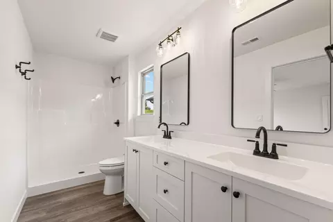 Bath - 5708 Kestrel Lp Lp, Columbia, MO 65202 photo 2 of 4