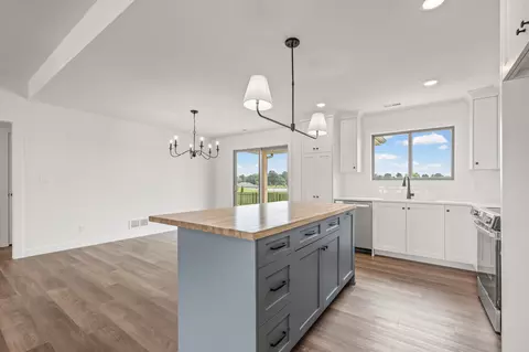 Kitchen - 5708 Kestrel Lp Lp, Columbia, MO 65202 photo 6 of 6