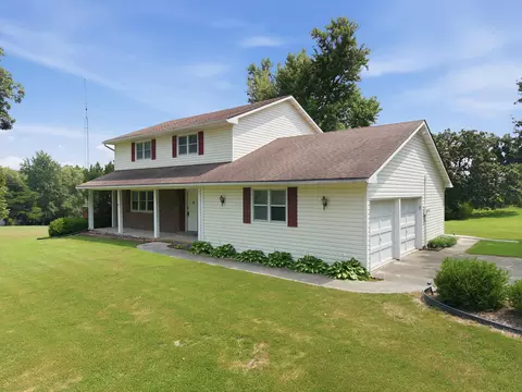 Exterior - 10500 E Walnut Dr, Centralia, MO 65240 photo 2 of 7