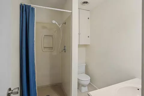 Bath - 10500 E Walnut Dr, Centralia, MO 65240 photo 2 of 2