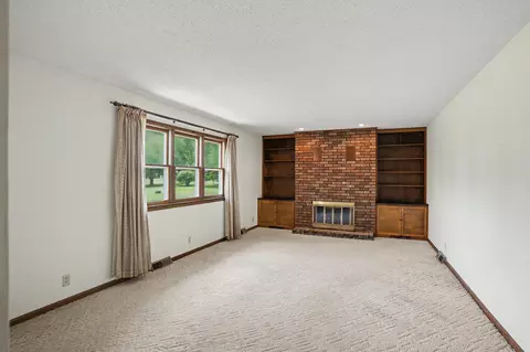 Living - 10500 E Walnut Dr, Centralia, MO 65240 photo 2 of 3