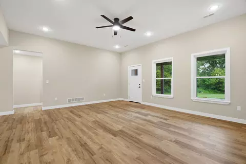 263 E Drane St, Harrisburg, MO 65256 photo 5