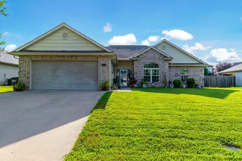 2601 Quartz Ln, Columbia, MO 65202