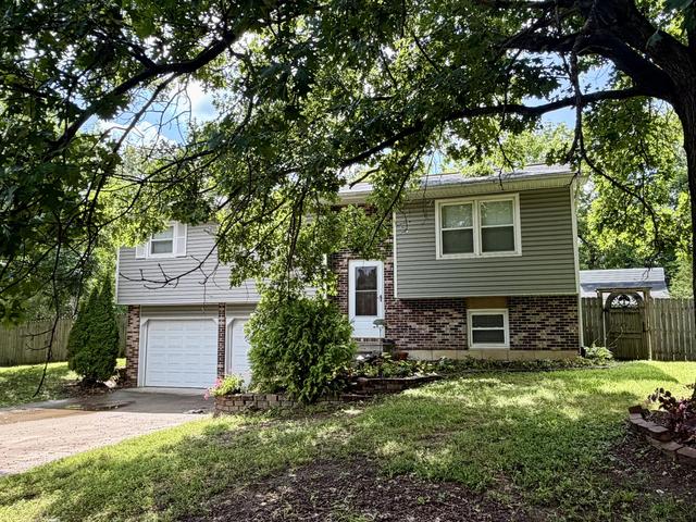 2052 N Northwest Ct, Columbia, MO 65202