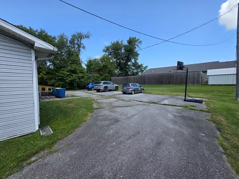 203 E Johnson Ave, Ashland, MO 65010 photo 2