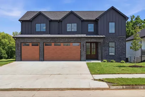 5220 Whisper Dr, Columbia, MO 65203