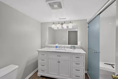 Bath - 5685 E Sing Dr, Columbia, MO 65202 photo 5 of 5