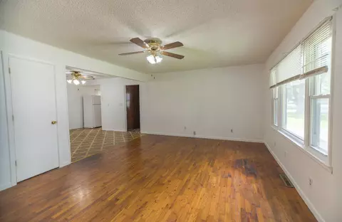 Living - 120 Adams St, Centralia, MO 65240 photo 1 of 3