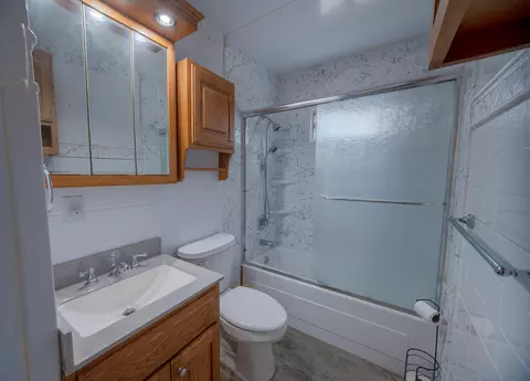 Bath - 120 Adams St, Centralia, MO 65240 photo 1 of 1