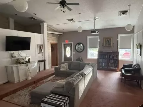 403 E Mcdowell St, Sturgeon, MO 65284 photo 3