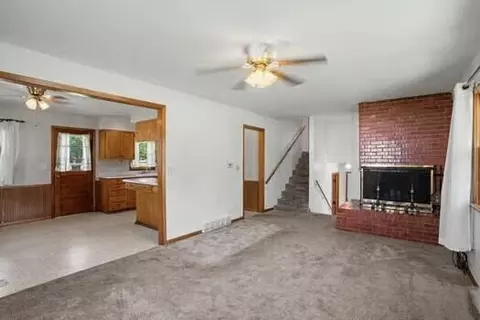 Living - 407 W Proctor St, Sturgeon, MO 65284 photo 1 of 2