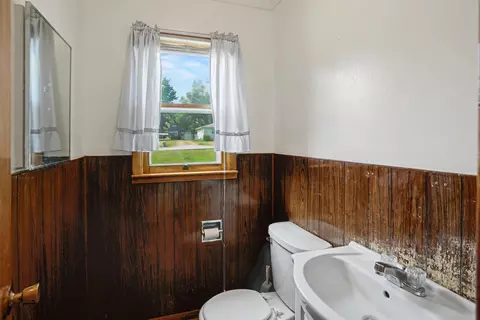 Bath - 407 W Proctor St, Sturgeon, MO 65284 photo 1 of 2